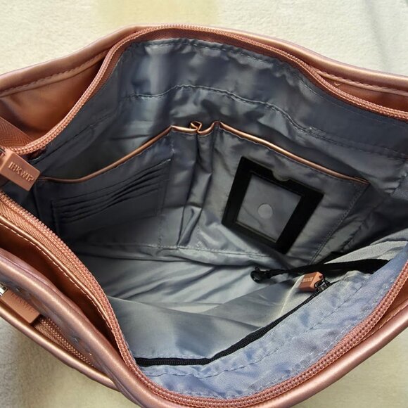 IHKWIP More Love Heart Quilted Messenger Crossbody NWT - Picture 4 of 6